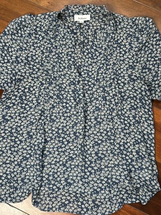 Boheme Short Sleeve V Neck Blue and White Floral Blouse Size Small - Picture 1 of 7